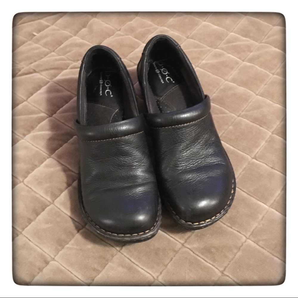 Nadiyya Leather Clog
